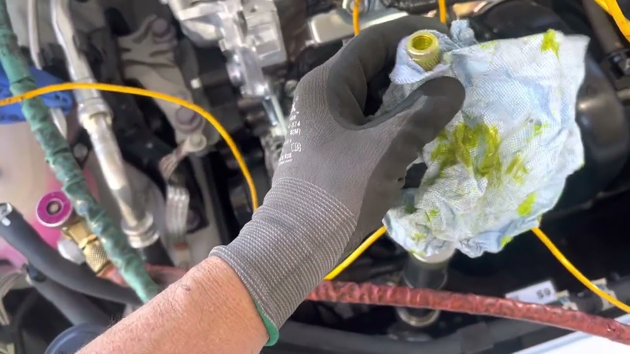 UV  FLUORESCENT DYE & REFRIGERANT OIL INJECTION USING CHEAP EBay or Amazon OIL INJECTOR ￼