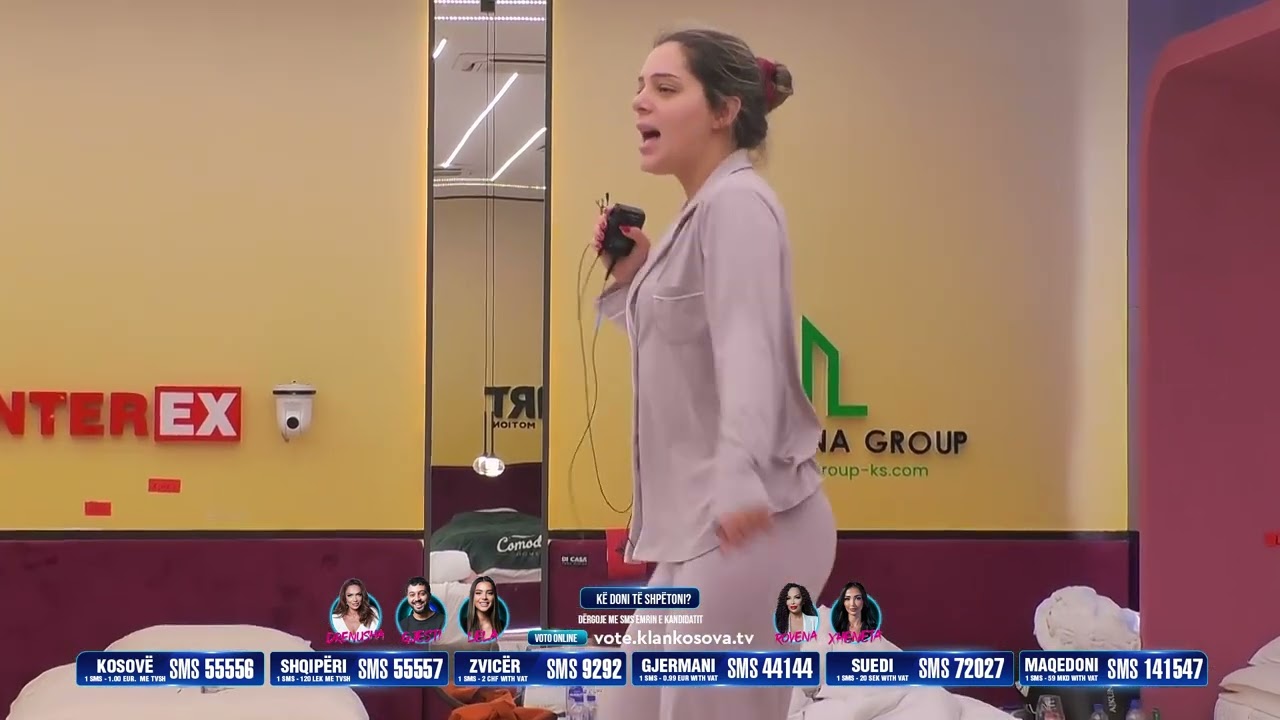 Lela zgjohet nga gjumi në super disponim