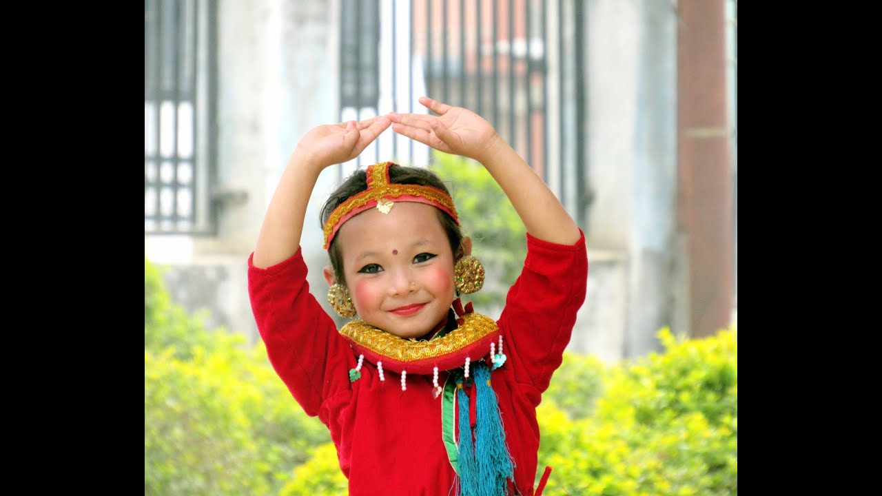 Amazing 6 yrs Girl (Dikshya Thakuri) Dancing on Kunti Moktan's Song 