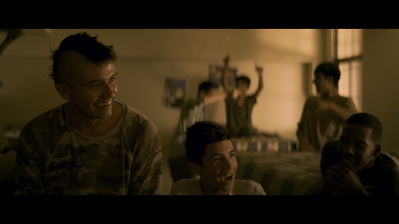 Tr&aacute;iler Oficial MIS HERMANOS SUE&Ntilde;AN DESPIERTOS