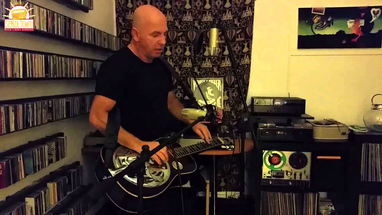Dr.Slide performing  Let it go live on RADIO SENZA TEMPO Genova Italy