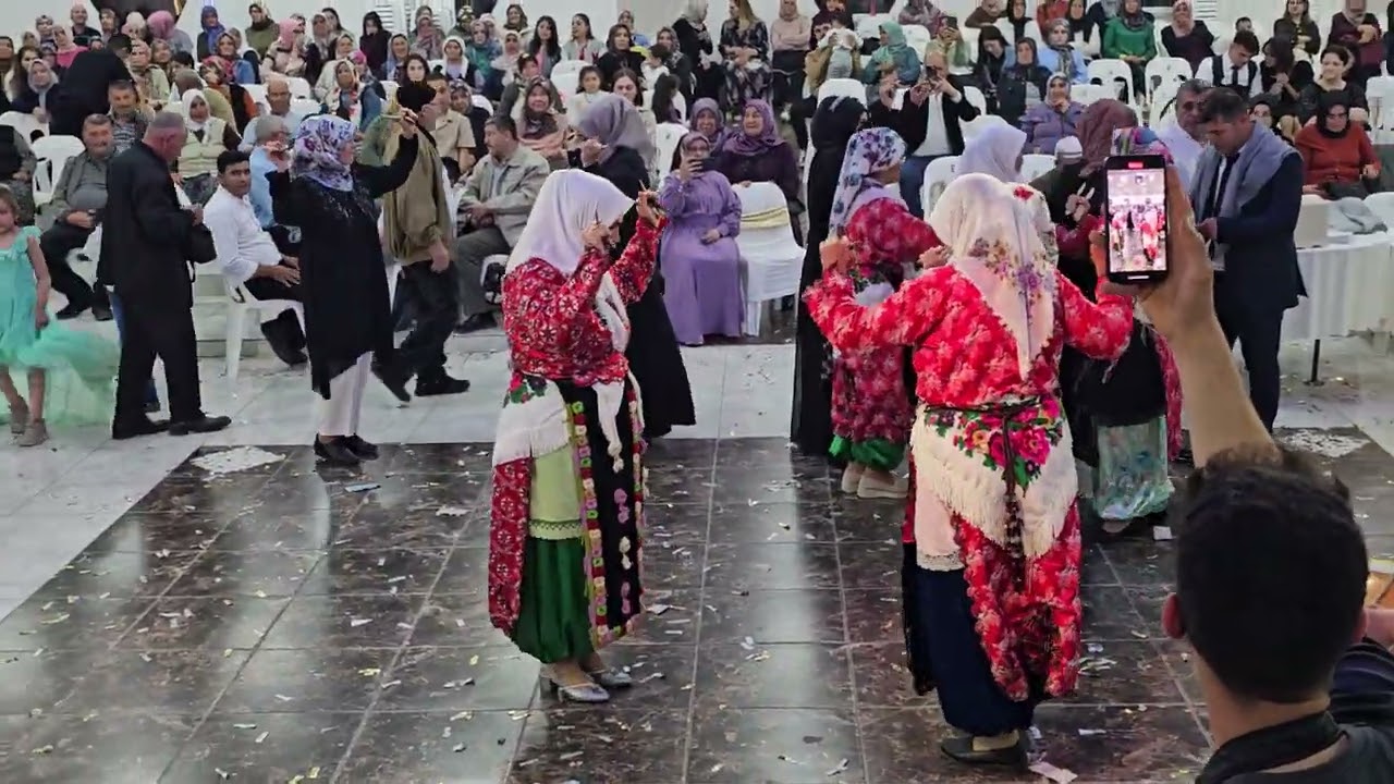 DEMİRCİ'de KINA TÖRENİNDE SİMAV ÇİFTLİK KÖYÜ KADINLARI OYNUYOR 17-05-2025