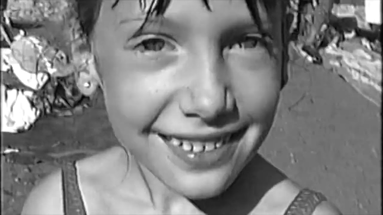 Dindi Jane - R&iacute;o Danubio  (family fan video)