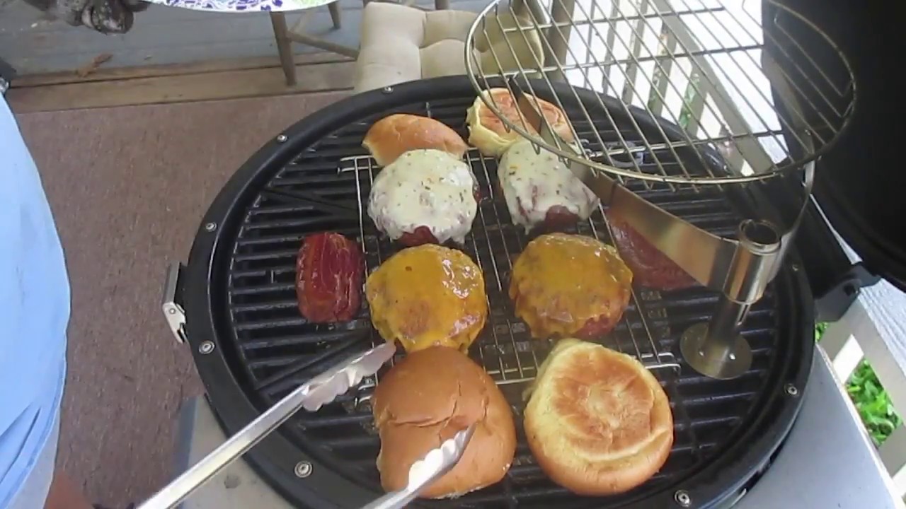 Char-Broil Kamander Smoked Whiskey Cheese Burger