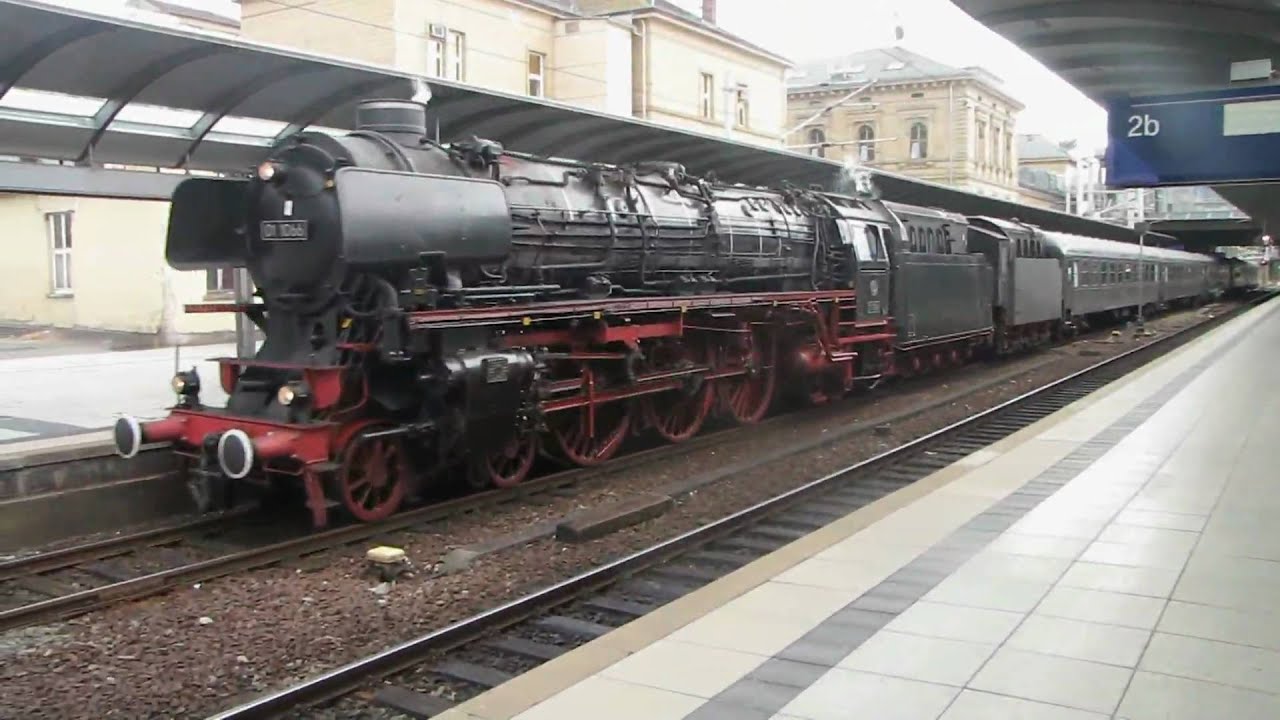 Eisenbahn-Romantik-Sonderzug mit Schnellzug-Dampflok (BR 01 1066) passiert Mainz HBF