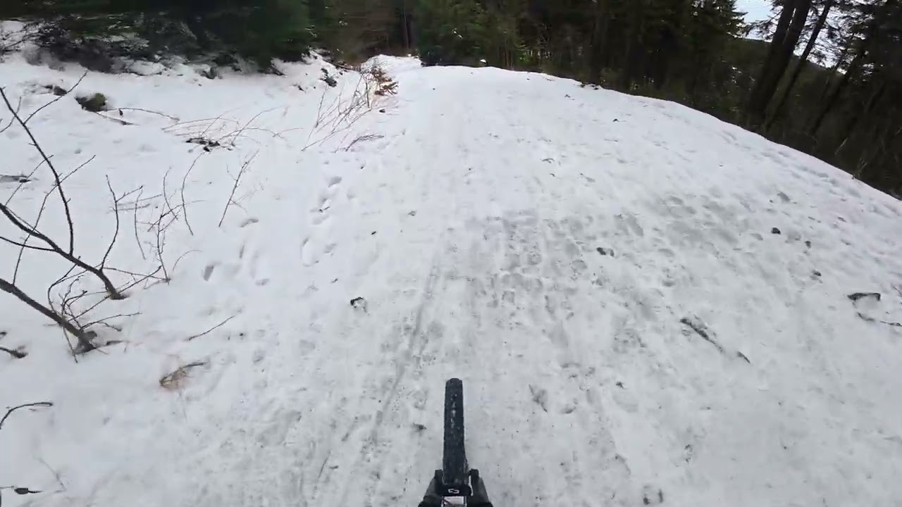 Sjezd Lysé hory na Enduro kole v zimě