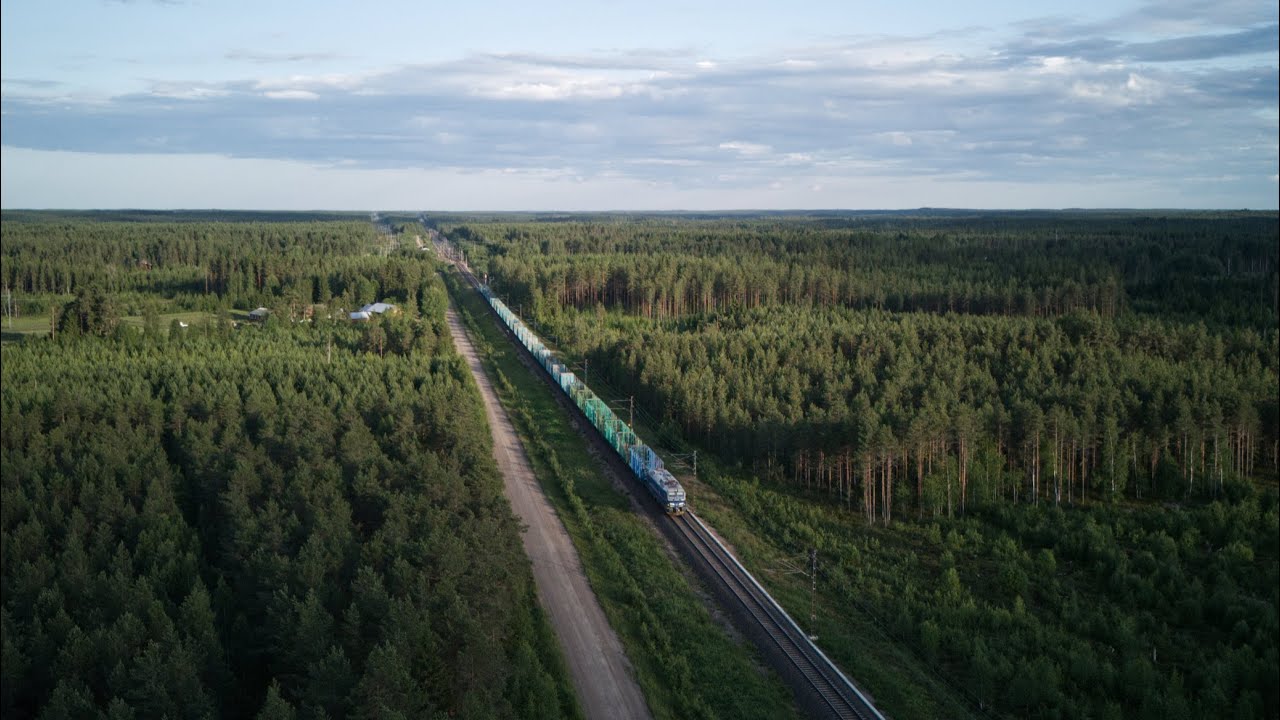 Fenniarailin Sr3-vetoinen raakapuujuna Parkanossa