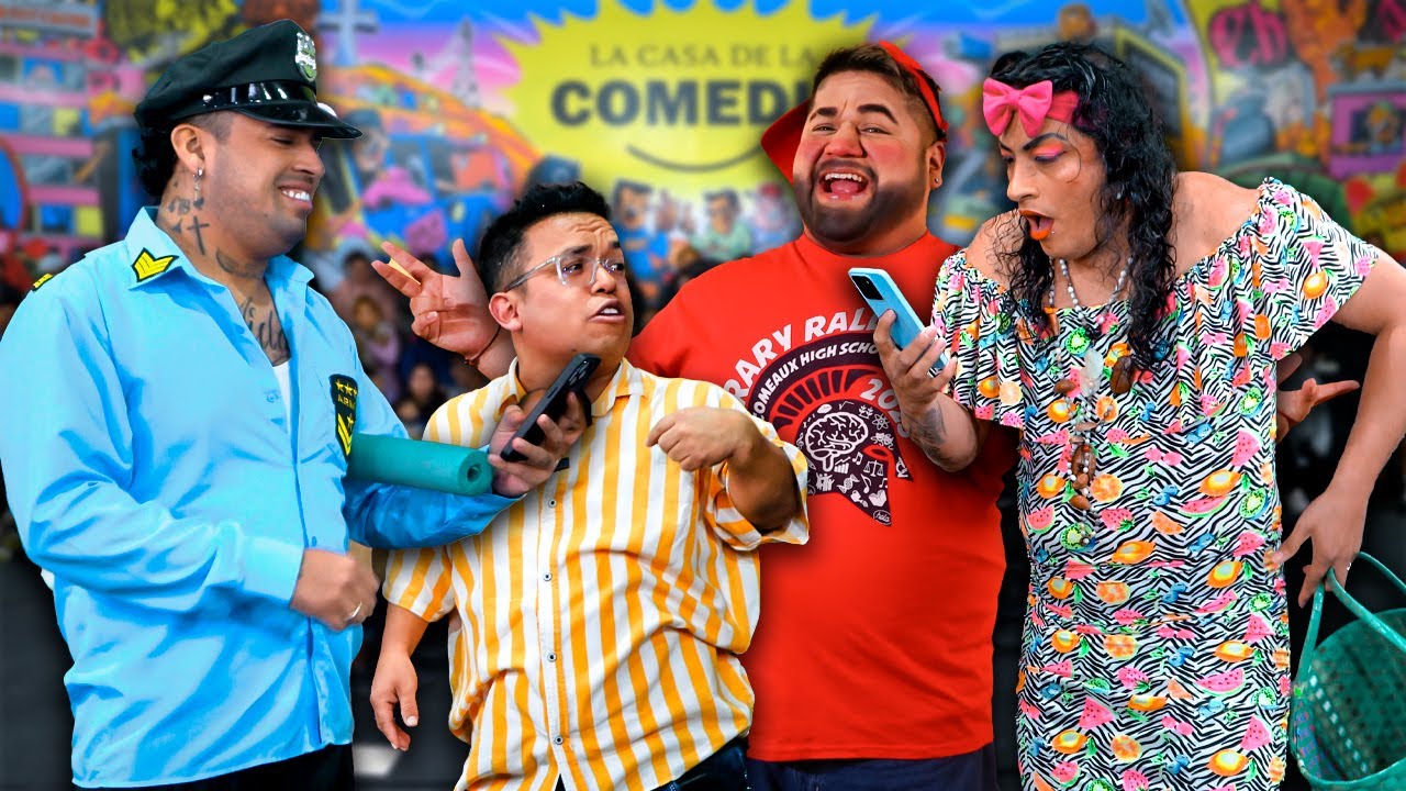 Estafan a Chikiplum con su carro | La Casa de la Comedia