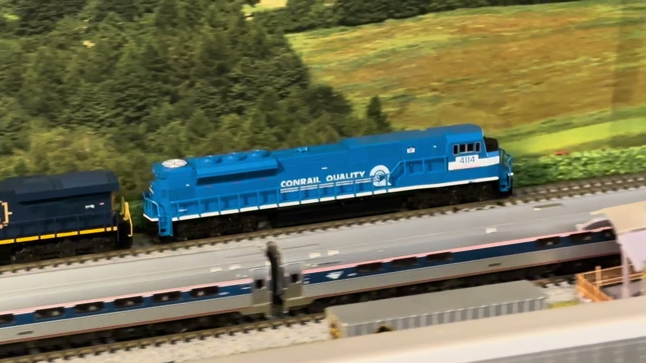 CSX M324 tracte en premier par la SD 80 MAC CONRAIL !!!
