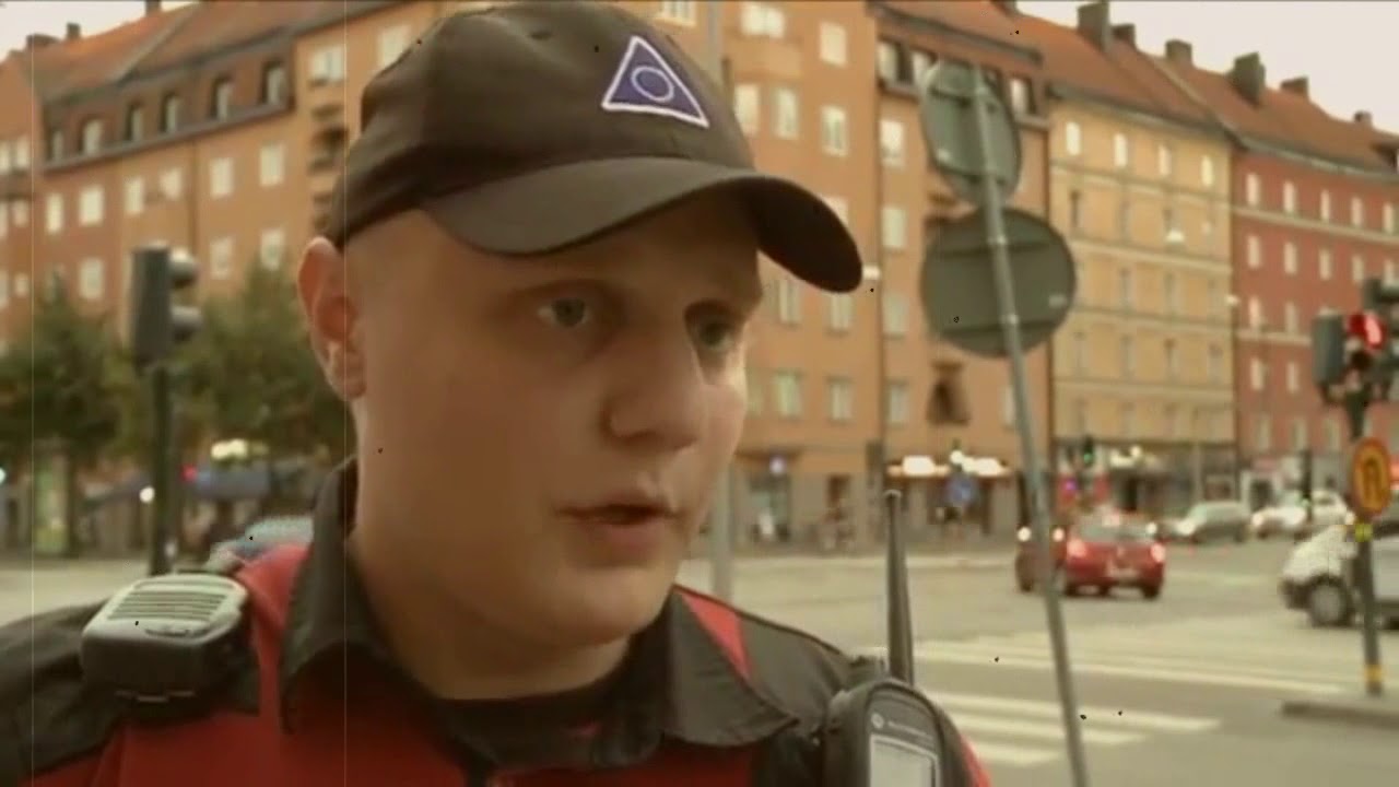 Tunnelbanan Säsong 1 Avsnitt 8 En man har ramlat