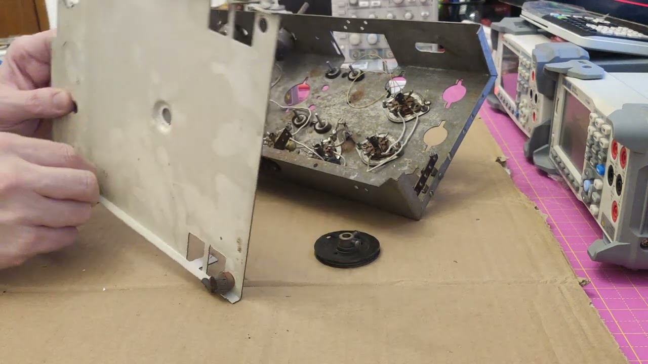 Reconstrucción Radio Kit Maymó 8 válvulas (desmontaje del chasis) Parte 3