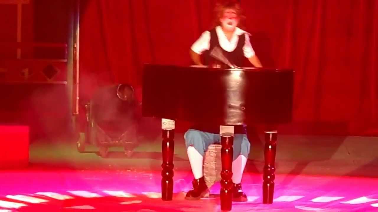 Los Pitutos en el Circo Chino de Pekin ...A Fosforito le salió lo macho