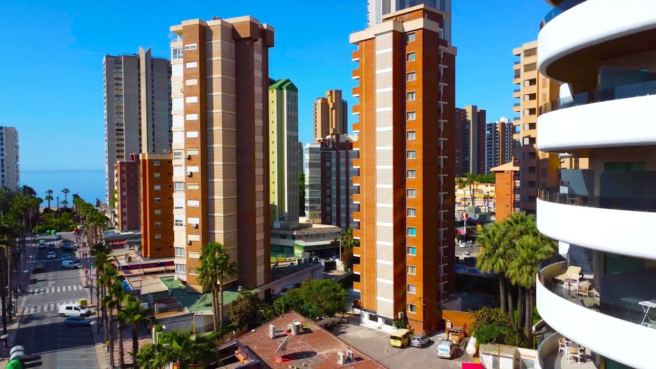 [4K] Benidorm Drone Flight Between the Skyscrapers