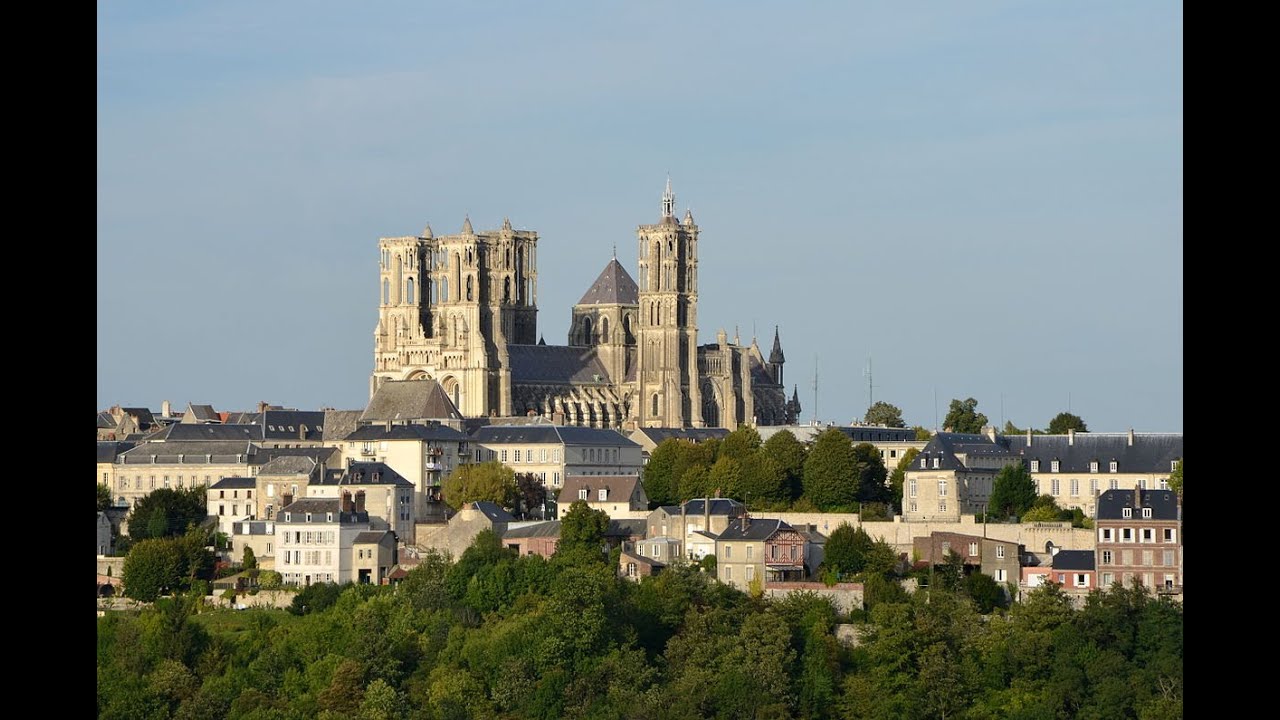 The developement of Medieval rural communities: the case of Laon (XII century)