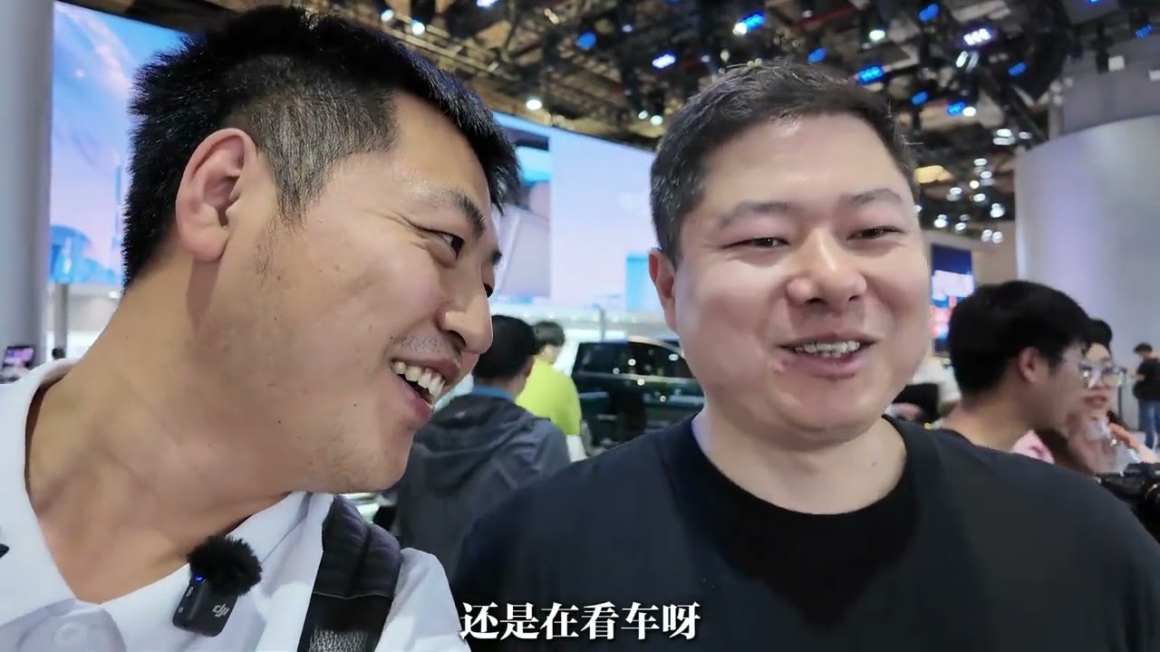 Cosplay不如车？奇瑞展台采访风云A8L准车主，目光里皆是车