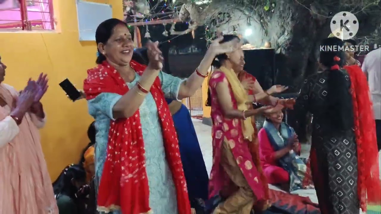 Mandir mein dhum machi Holi ki 💦💦💦
