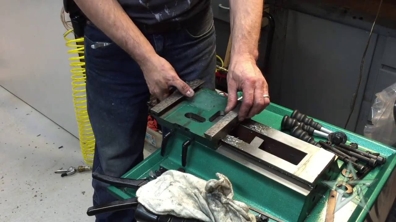 G0704 cnc conversion pt 2 - Disassembly, Milling and Oil Channels