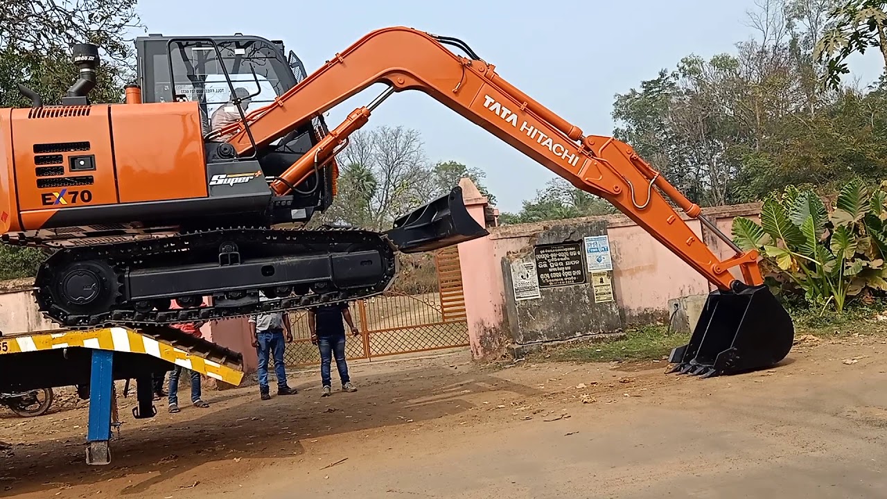 New TATA HITACHI EX70 Super+ unloading