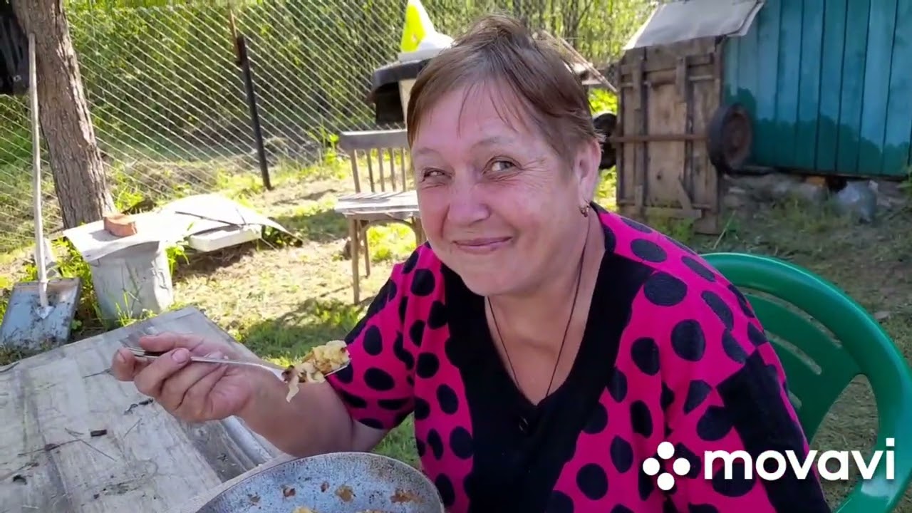Обожрались 😃Накормили Амуровну😉 Печень Трески👍😋