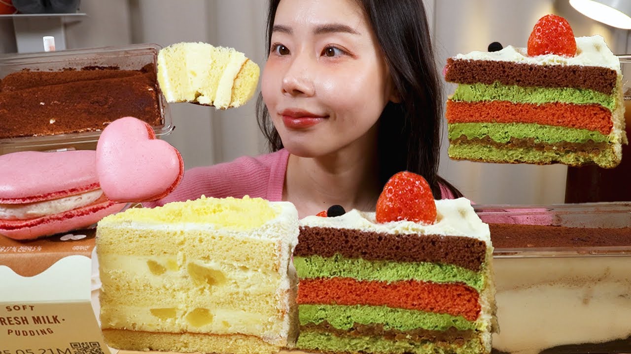 달콤한 스타벅스 케이크 먹방🎂 촉촉한 티라미수와 딸기 피스타치오 생크림 케이크까지! Sweet Starbucks Desserts Mukbang ASMR