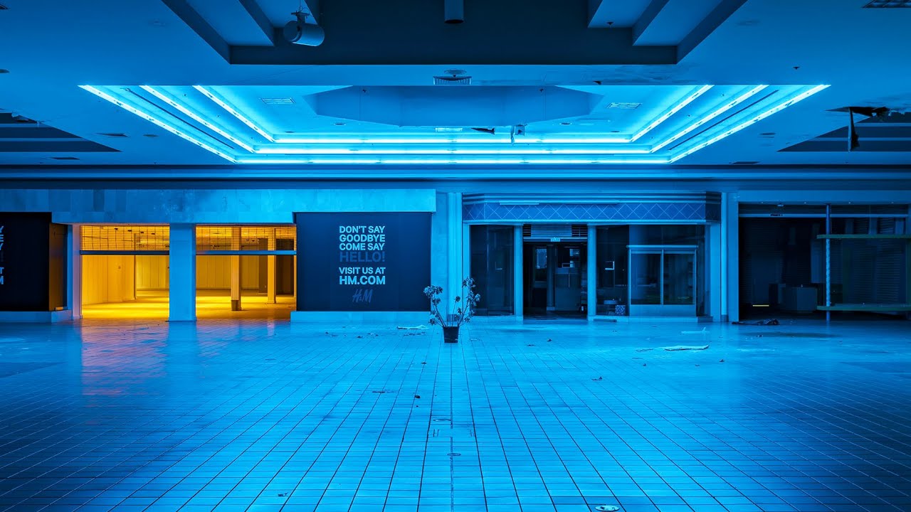 Exploring an Abandoned Mall with Power - Neon Still On!