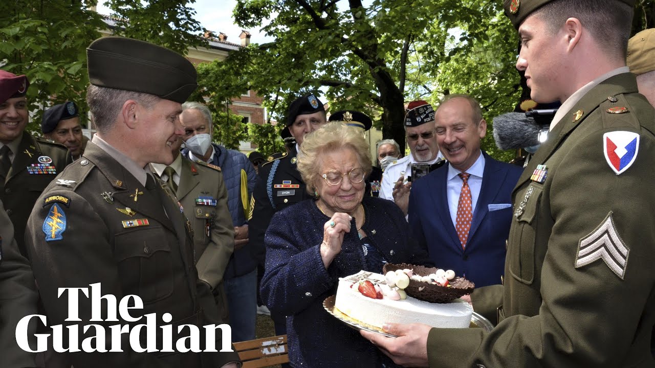 US soldiers give Italian woman birthday cake to replace one stolen in second world war