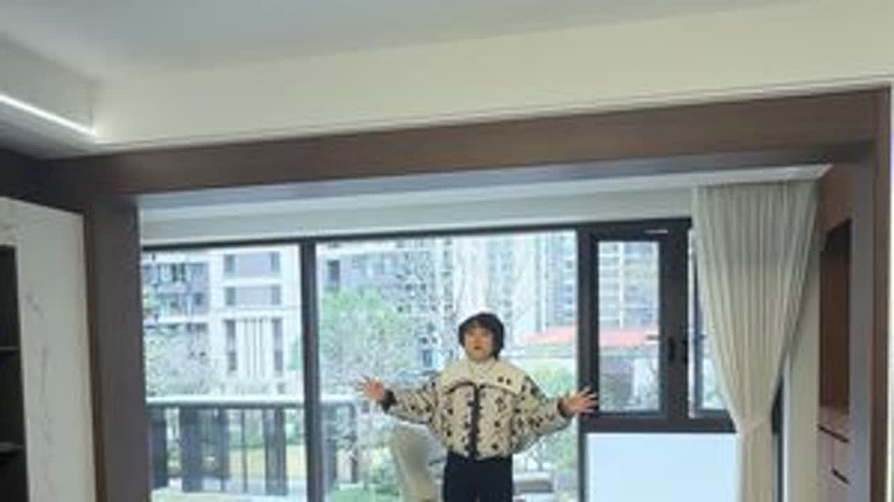 初五福门开，财源滚滚来！ 迎财神的日子，咱不讲玄学讲“落地”。带你看一套主卧带衣帽间的品质案例。美好的家是最好的风水，能让你每天精神抖擞出门打拼，满载而归回家休养。#厦门装修 #厦门装修设计 ...