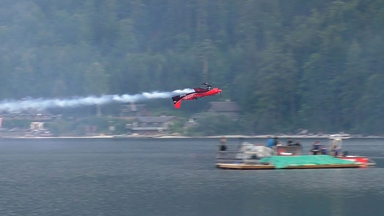 Staudacher S-600 OE-CSR display above Altausseersee