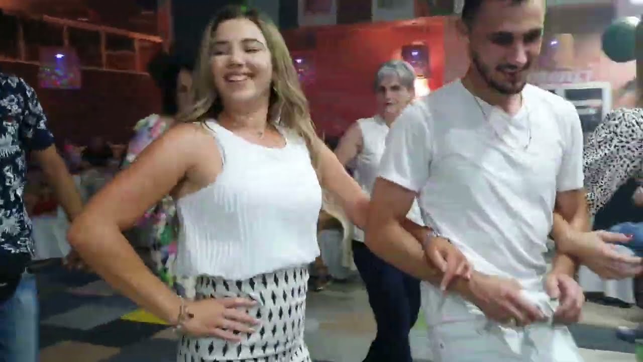 🔴 Slatka Ajla i Bešlija kolo vode - Hotel Heco Plus Sarajevo - Bosanski teferič