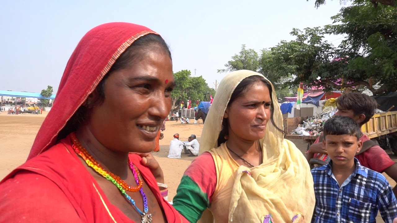 पुष्कर मेला, यहाँ अनपढ़ औरतें बोलती है फर्राटेदार इंग्लिश Women speaking English