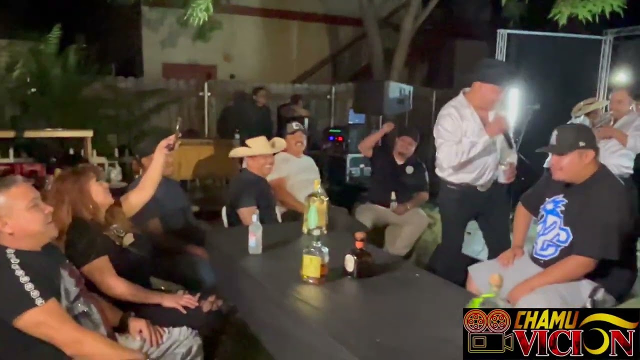 UNA NOCHE CON BANDA REFUEGO
