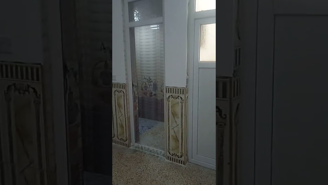 07803946883للبيع 100م حي الجامعة طابق ونص جدا نضيف وفارغ   منطقة جدا هادئه وحلوه شايف كل خير ياخذه