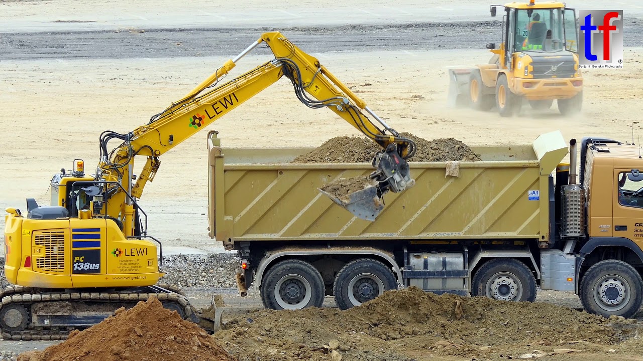 KOMATSU PC138US-11 Excavator / Bagger & VOLVO Dump Truck / Kipper, 2017.