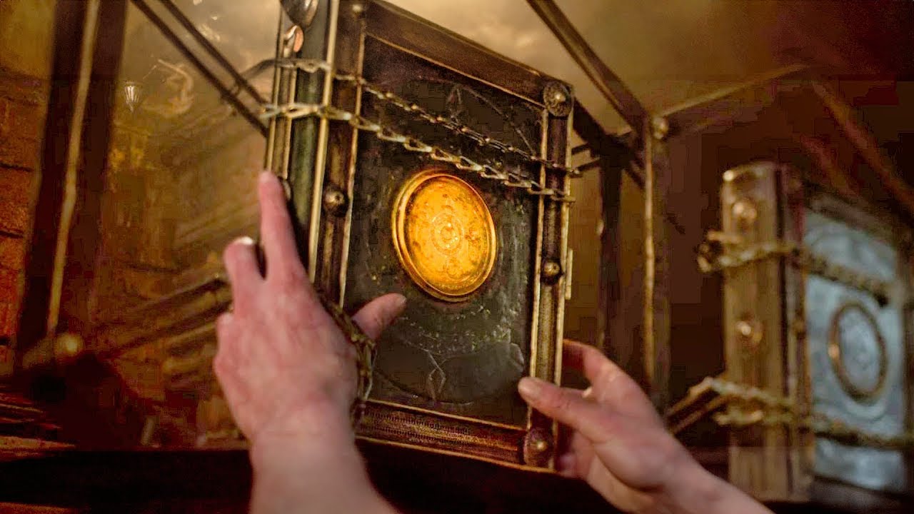 ساحر بيلاقى كتاب بينقله لعالم موازي ، والصدمة انه بيقابل نفسه هناك ! ملخص فيلم Doctor Strange