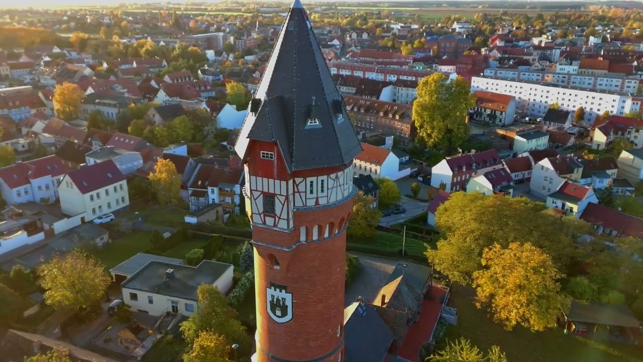 Burg bei Magdeburg – Die Stadt der Türme | Atemberaubende 4K Drohnenaufnahmen
