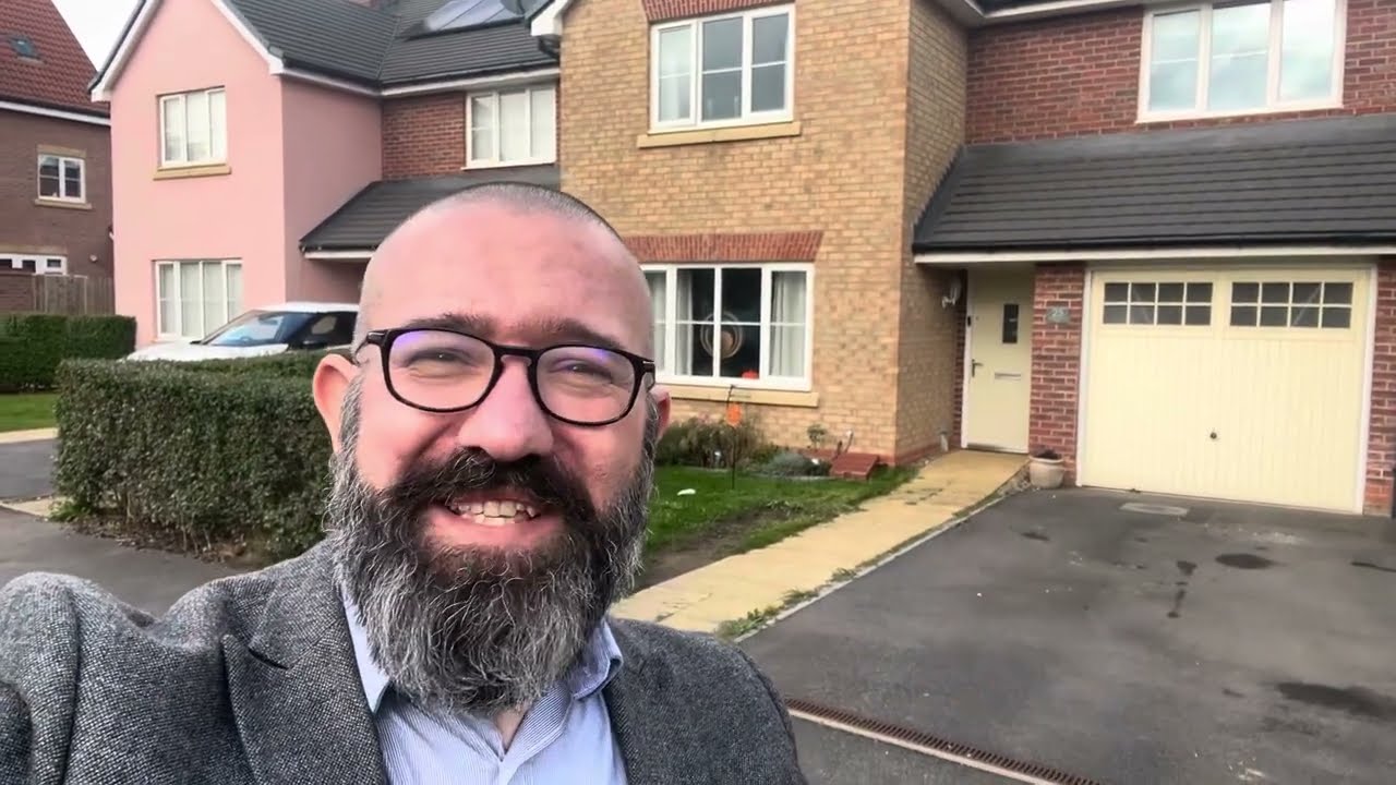 House for Sale in Daventry - Abbotsbury Drive, Monksmoor Park, Daventry with Skilton & Hogg Daventry