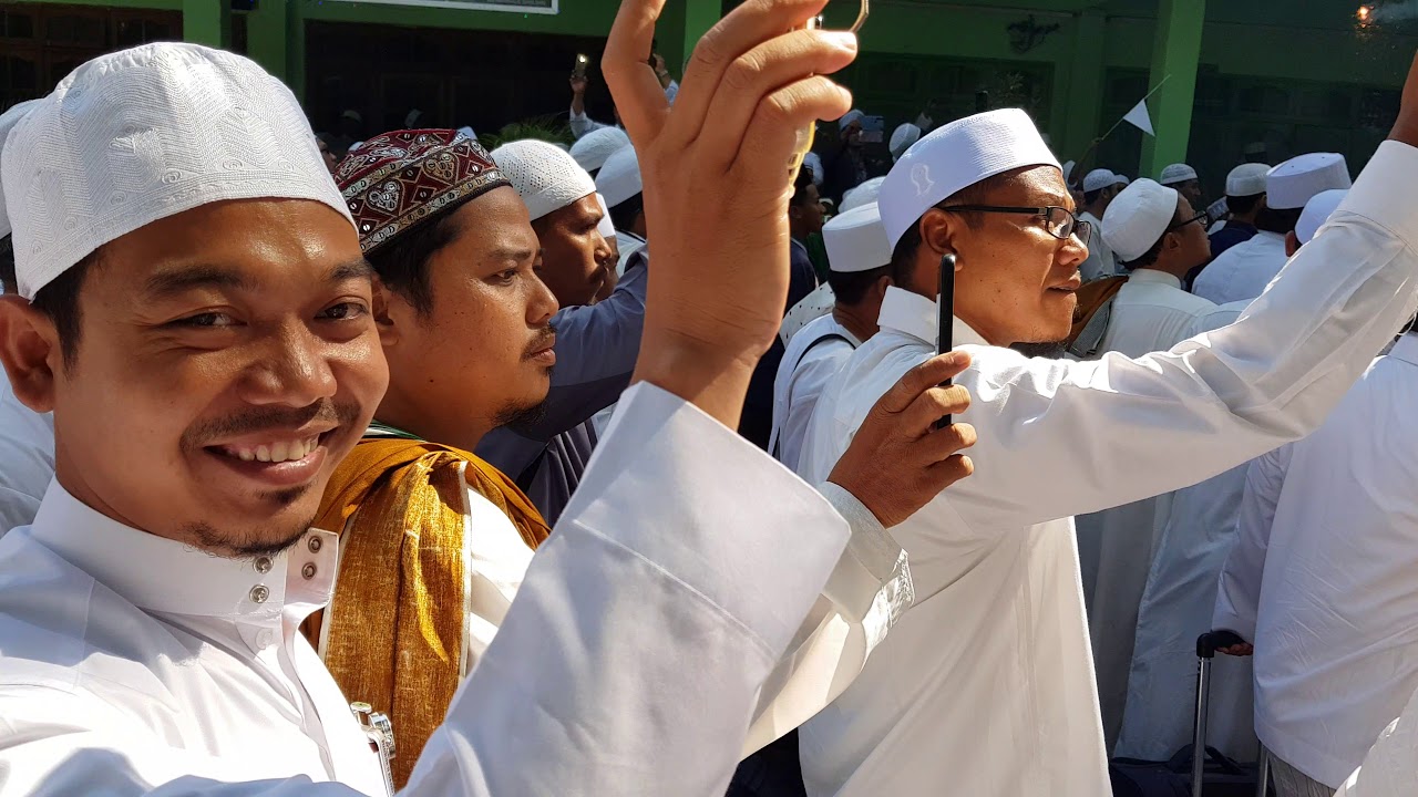 Penyambutan peserta multaqo sanawi Hai'ah As Sofwah Alawi Al Maliki di pon pes Mamba'us Sholihin