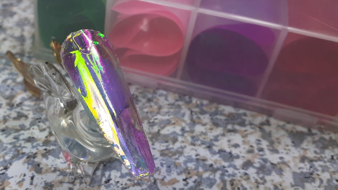 Tendencia en Instagram uñas efecto aurora con foil y pigmento