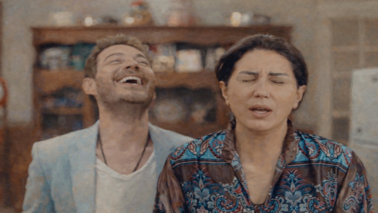 لما تخش تخض اختك وتلاقيها هتموت منك 🙄