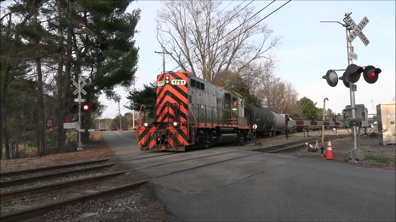 Restored Railroad: Grafton & Upton 1751 switching in Upton, MA - April 2025