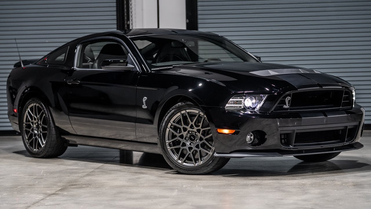 (ONLY 1,900 MILES!) 2013 Ford Shelby GT500 w/ SVT Performance Package!!