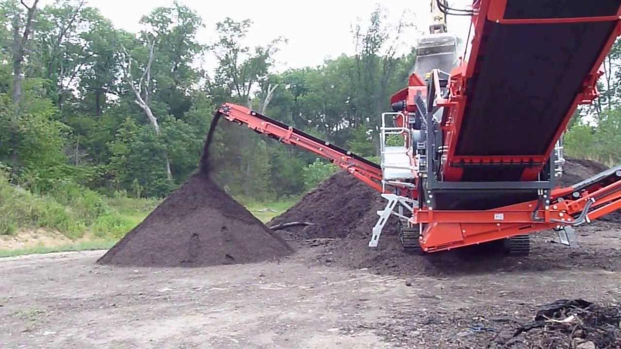 Terex Finlay Spaleck Screen Plant screening plastic from compost.