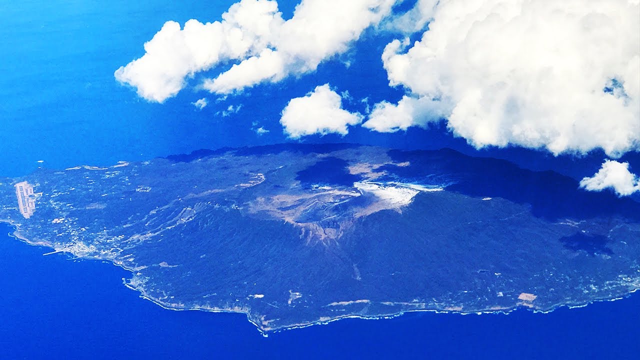 Solo Trip to Izu Oshima: Hot Springs & Gourmet on a Volcanic Island Just 25 Minutes from Tokyo
