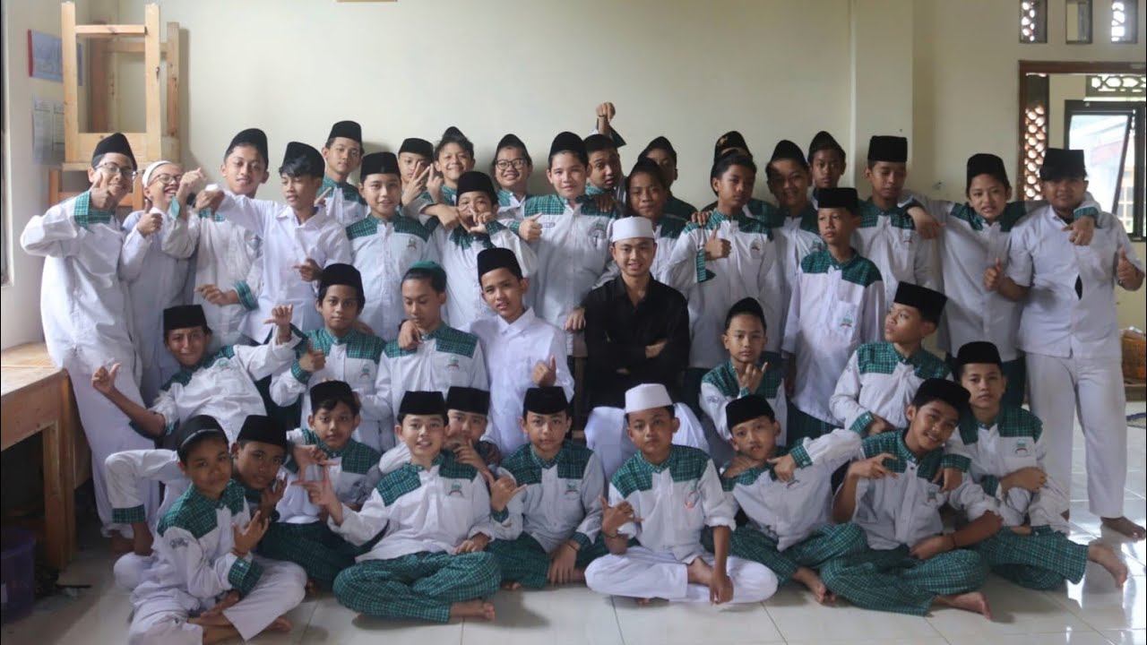 Cinta luar biasa - Cover (pesantren Mahasina )