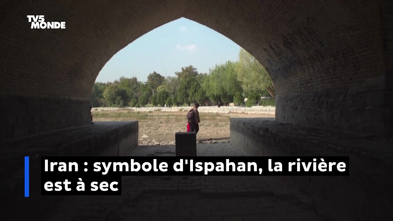 Iran : symbole d'Ispahan, la rivi&egrave;re est &agrave; sec