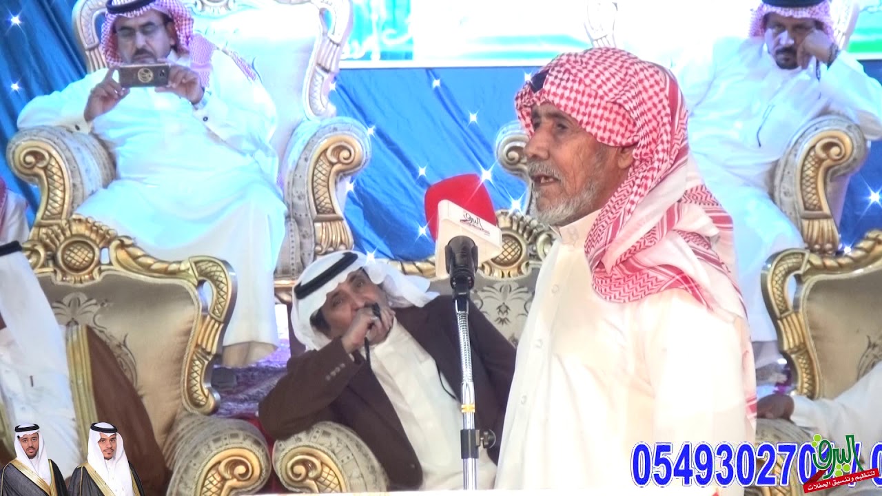 طاروق بين الشاعرين سعود الرزمي وحبيب العازمي في حفل زواج بجاد عويض الرزمي و عزيز عويض الرزمي