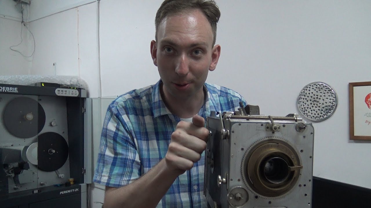 Кинокамера Debrie Le Parvo 1930-х годов- ОБЗОР и ТЕСТ в действии 35 mm Hand crank movie camera TEST