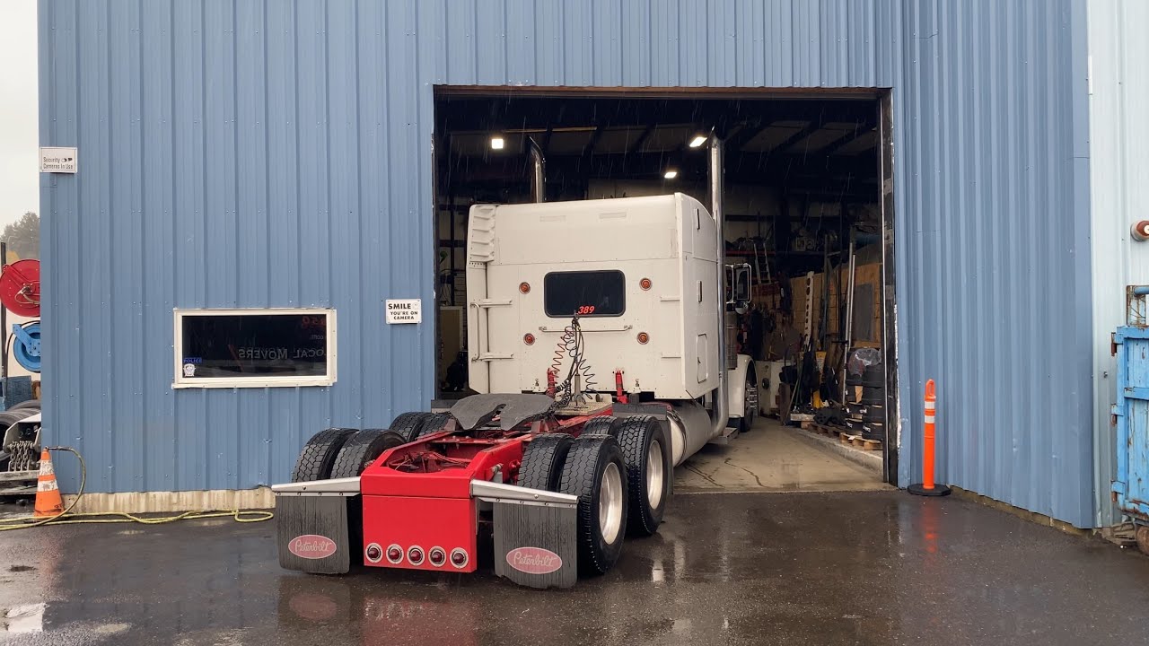 Выравниваю руль и замена топливных фильтров на Cat C15 SDP Peterbilt 389￼