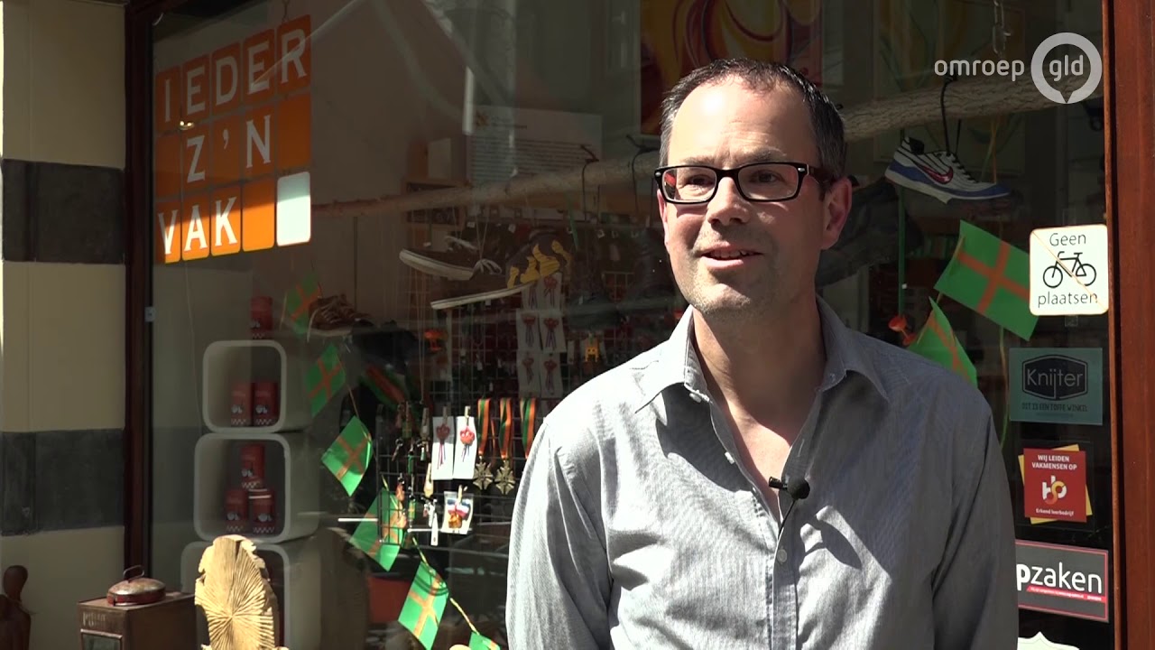 Borden vertellen verhaal van oudste winkelstraat van Nederland