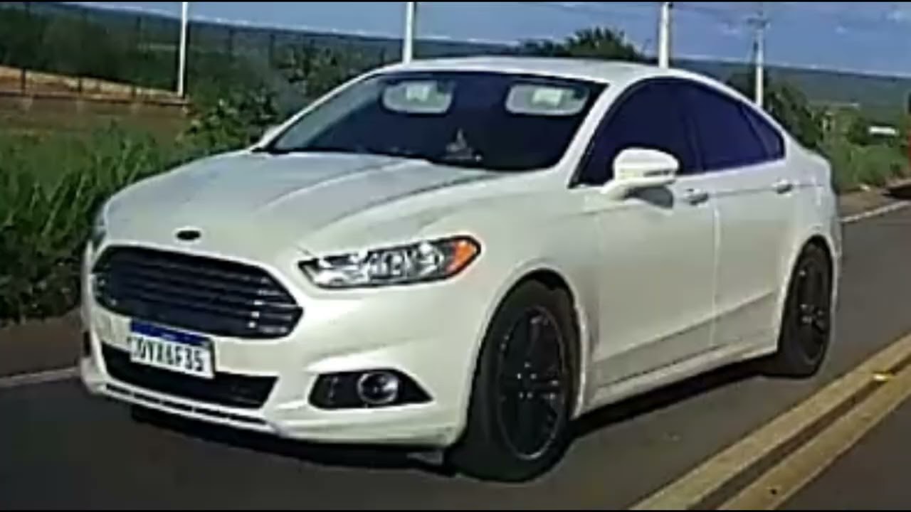 Ford Fusion Ultrapassagem faixa Continua